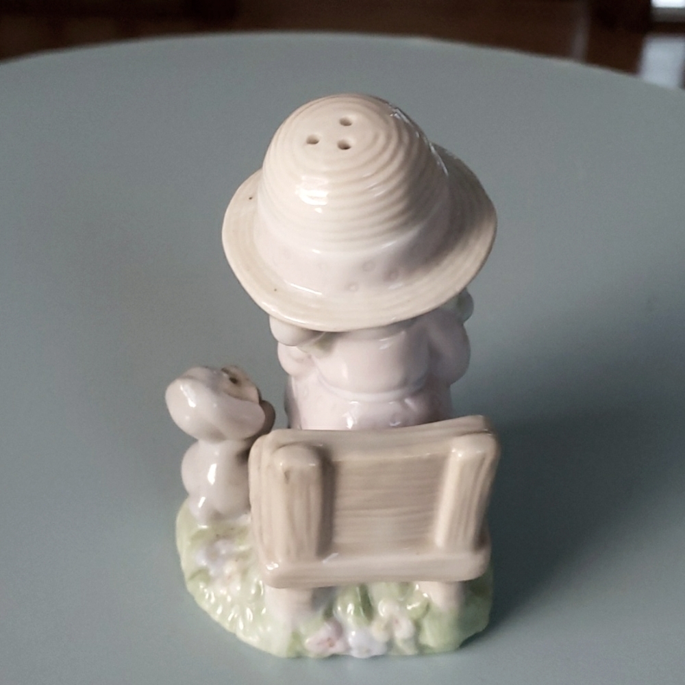 Precious Moments - Seasoned with a Smile - Enesco Salt and Pepper Shakers. - Picture 3 of 16